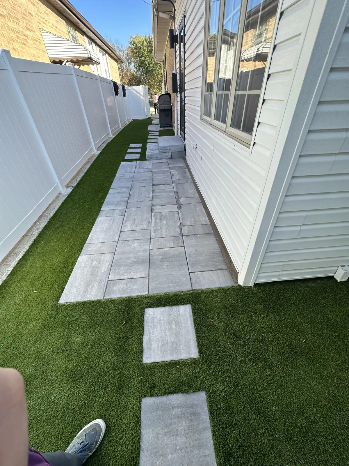 Retaining wall with terraced planting beds